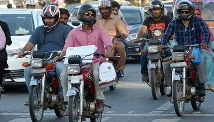 لاہور ہائیکورٹ کی پنجاب حکومت کو موٹر سائیکلیں بیٹری پر منتقل کرنے کی ہدایت