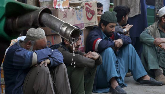  پیٹرولیم مصنوعات کی قیمت میں اضافے کے آفٹرشاکس، عوام کیلئے ایک اور بری خبر