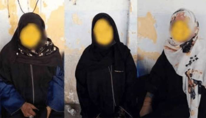عمرے کی آڑ میں گداگری کیلئےسعودی عرب جانے والی 3 خواتین گرفتار