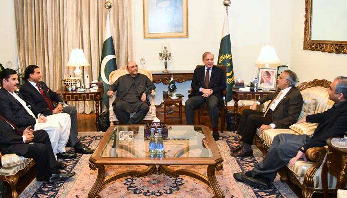 وزیر اعظم کی صدر سے ملاقات، پارلیمنٹ میں قانون سازی کے امور پر بات چیت