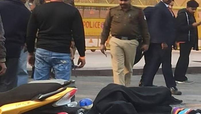 بھارت: شہری نے پارلیمنٹ کےسامنے خود کو آگ لگالی