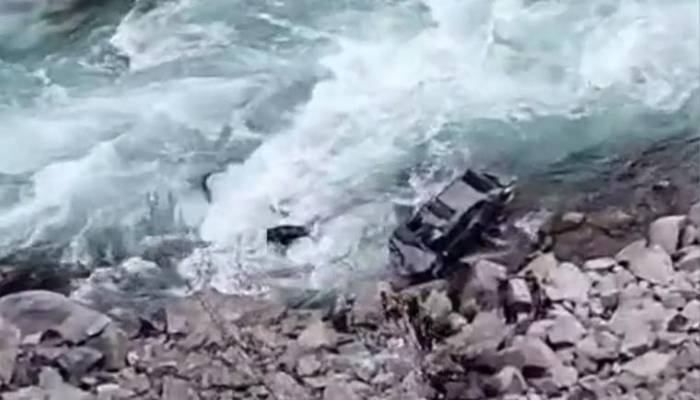 وادی نیلم: بےقابوکاردریائے نیلم میں جاگری،2افراد جاں بحق