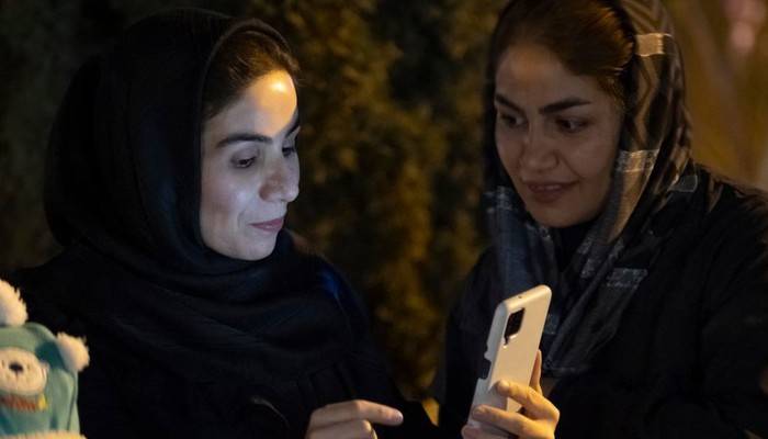 Iran lifts WhatsApp ban