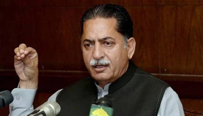 عمران خان کو دباؤ پر چھوڑا تو قوم کھڑی ہوکر دکھائے گی،جاوید لطیف