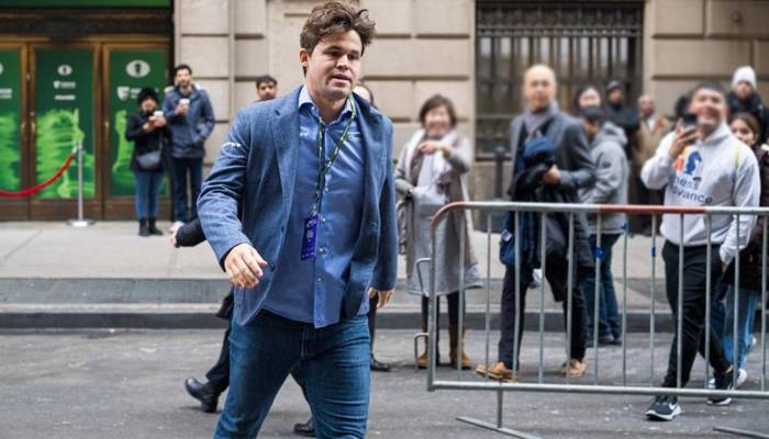 جینز پہننے پر میگنس کارلسن’ریپڈ چیس چیمپئن شپ‘ کیلئے نااہل، دو سو ڈالر جرمانہ