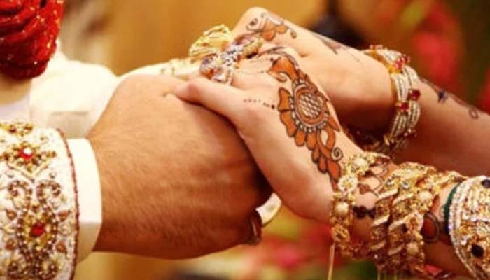 شوہر کی دوسری شادی کاانکشاف،پہلی اہلیہ نےگردن پر چھری پھیر دی،خود بھی زخمی