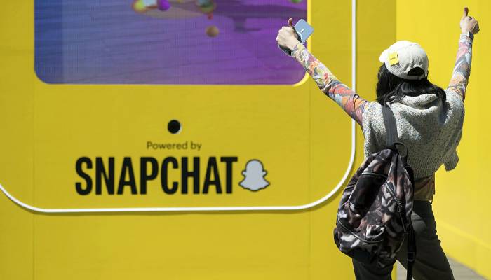 snap chat users in world review