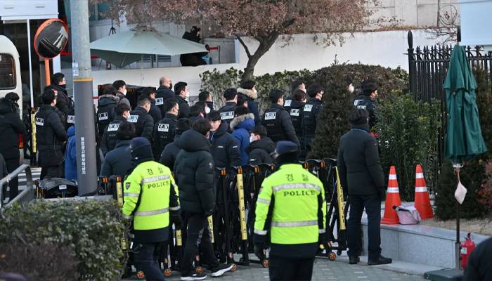 South Korean investigators suspend efforts to detain president