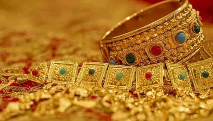سونے کی فی تولہ قیمت میں 1200 روپے کی کمی