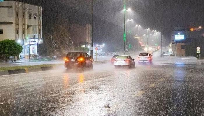 سعودی محکمہ موسمیات کی مکہ اور مدینہ منورہ میں موسلا دھار بارش کی پیشگوئی