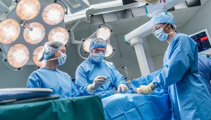 تاریخ کا انوکھا واقعہ: دوران علاج مریض کا کینسرڈاکٹر میں منتقل