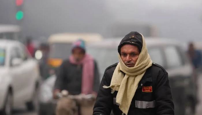 کراچی میں بھی سردی کے ڈیرے، بارشوں سے متعلق محکمہ موسمیات کا بڑابیان