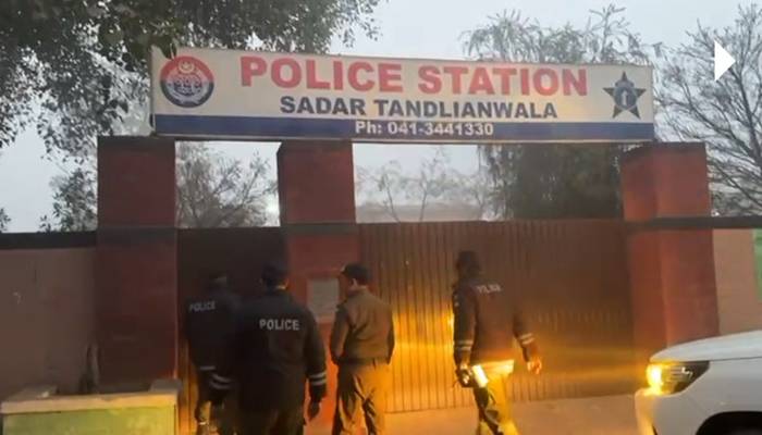 فیصل آباد: تھانے کے اندرملزمان کی فائرنگ،3سگے بھائی قتل