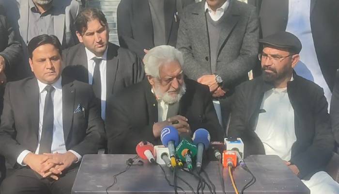 انصاف لائرزفورم میں بشریٰ بی بی کی کوئی مداخلت نہیں،کوئی سازش نہیں کی،رکن پی ٹی آئی احتساب کمیٹی