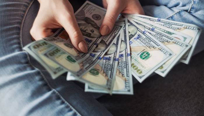 کم از کم تنخواہ 1000  ڈالر کے مساوی  کی جائے، سپریم کورٹ میں آئینی درخواست دائر