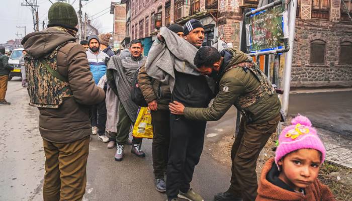 مودی کے دورہ مقبوضہ جموں وکشمیرسے قبل پابندیاں مزید سخت