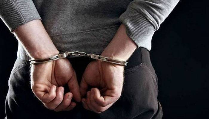 لاہور: راستہ نہ ملنے پر کار سوار کی سکول بس پر فائرنگ, ملزم گرفتار