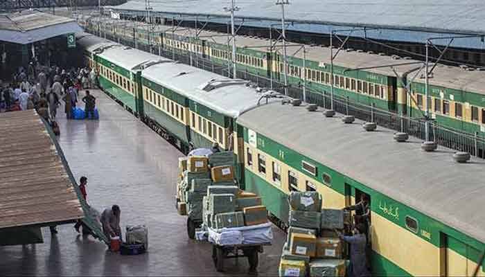  7 ٹرینوں کو پرائیویٹ کرنے کا فیصلہ