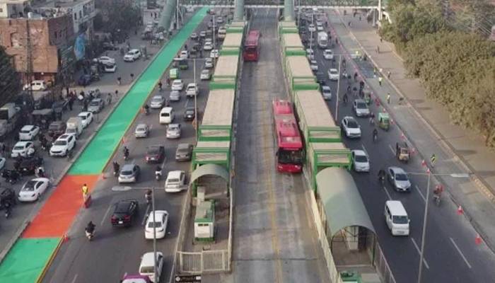 لاہور:سائیکل اورموٹرسائیکل سواروں کیلئے الگ راستہ مختص