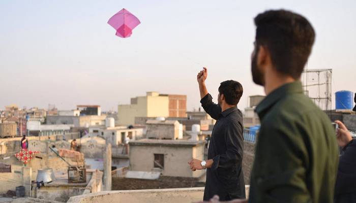 پتنگ بازی ناقابل ضمانت جرم،7سال تک قید کی سزا ہوگی،بل منظور