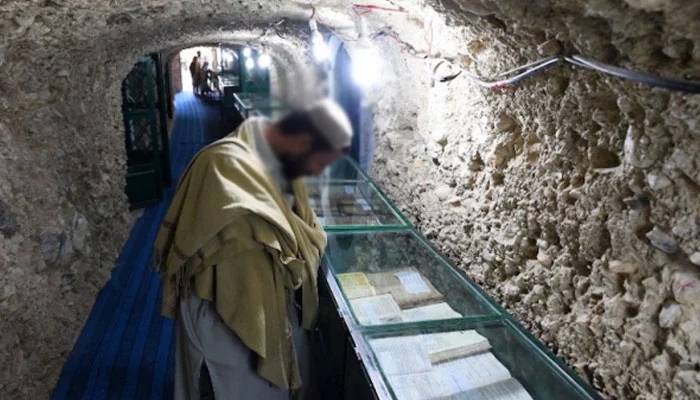 کوئٹہ: جبل نورالقرآن میں رکھےقرآن پاک کے قدیم نسخے اور اوراق چوری