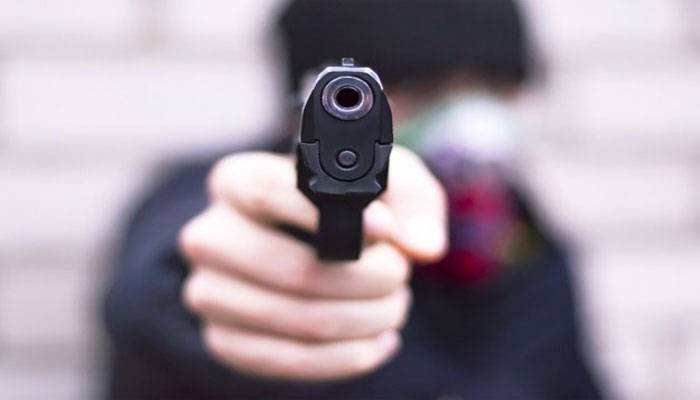 گھریلو ملازمین نے گن پوائنٹ پر تاجر کے گھر کا صفایا کردیا