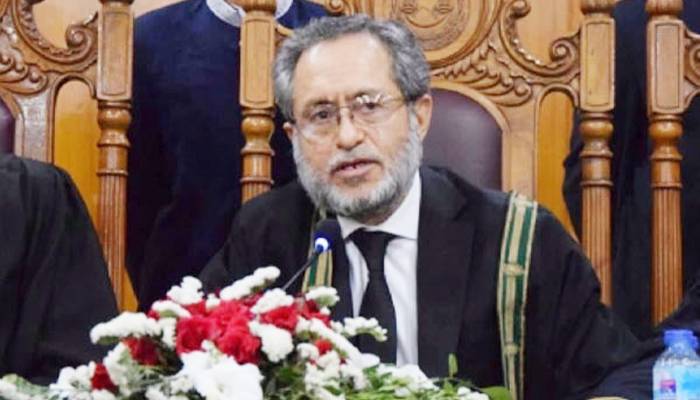 سویلینز کا ٹرائل:جب تک الزام نہ ہو تو اسےآرمی ایکٹ کامرتکب نہیں کہاجاسکتا،جسٹس جمال مندوخیل