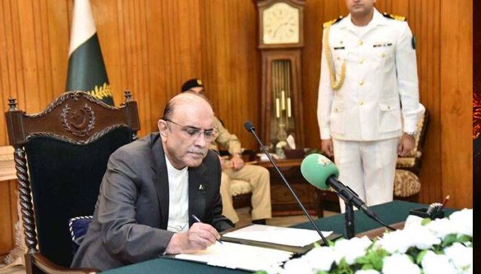  ہوشیار  خبردار!!صدر کے متنازع پیکا  ترمیمی ایکٹ پر دستخط ، قانون بن گیا