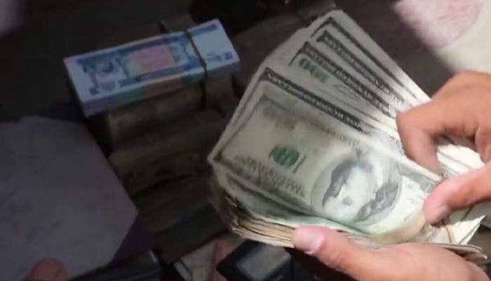 Taliban impose strict limits on dollar transfers to stabilize Afghan currency