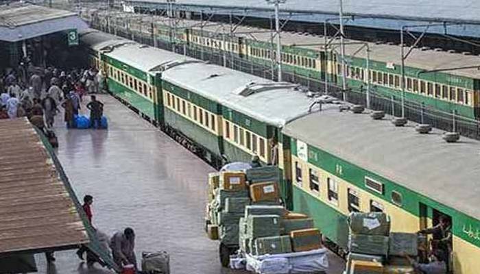 مسافرٹرینوں کے کرایوں میں اضافہ،نوٹیفکیشن جاری