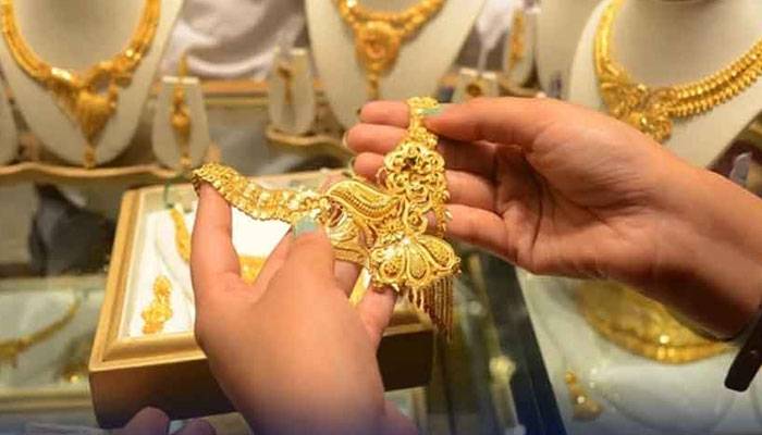 سونے کی فی تولہ قیمت 3 لاکھ کے قریب پہنچ گئی
