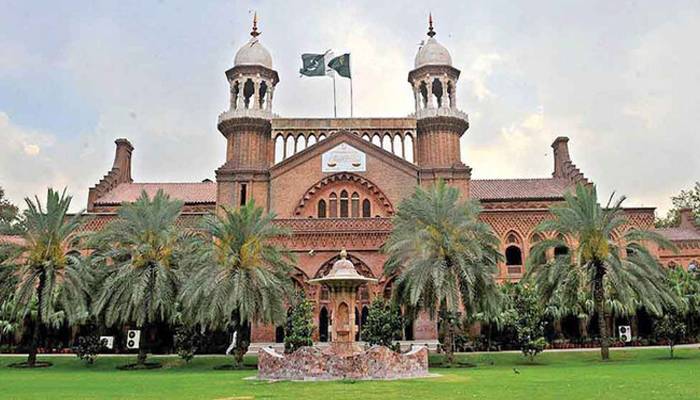 لاہور ہائیکورٹ کاگھروں میں گاڑیوں دھونے والوں کو 10ہزار روپے جرمانےکاحکم