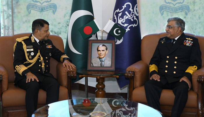سربراہ پاک بحریہ  سے  سربراہ بنگلہ دیش بحریہ ایڈمرل محمد نظم الحسن کی ملاقات