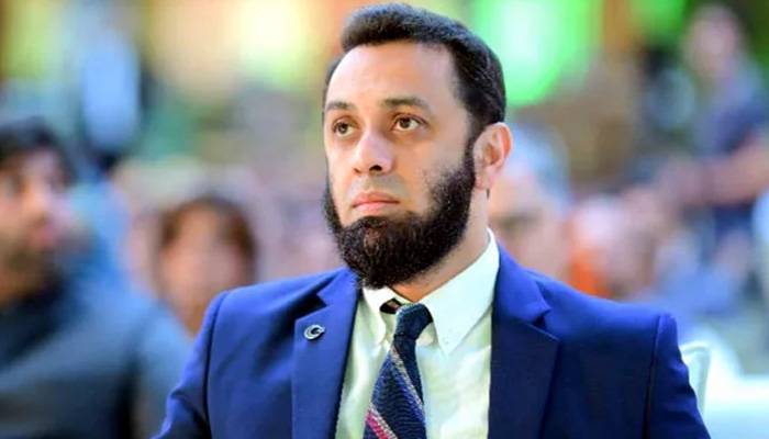 پی ٹی آئی میں پھوٹ،رہنما آپس میں دست وگریباں ہیں،عطاتارڑ