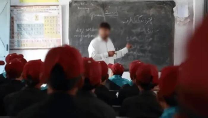 طلباءکی شرارتوں سے تنگ استاد پولیس اسٹیشن پہنچ گیا