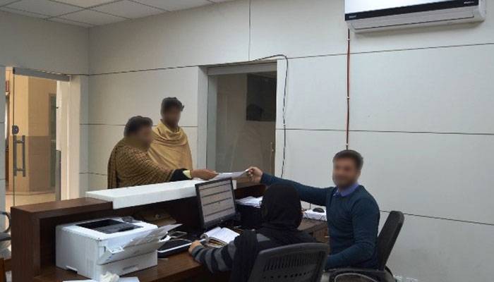 62 مقدمات میں مطلوب اشتہاری نے تھانے پہنچ کر دوسروں پر مقدمہ درج کروادیا