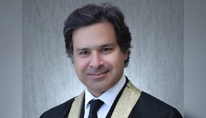 جسٹس میاں گل حسن اورنگزیب چیف جسٹس کی دوڑ سےباہر،عارضی جج بنادیاگیا