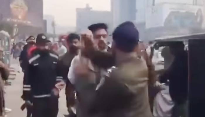 پولیس کے ہاتھوں میچ دیکھنے آئے اسپیشل برانچ کے ملازم کی پٹائی