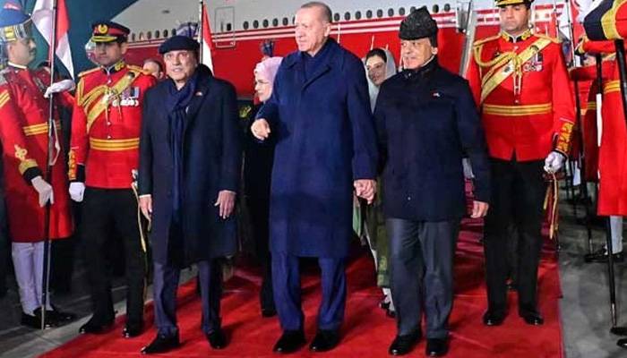 ترکیہ کے صدررجب طیب اردوان 2روزہ دورے پر پاکستان پہنچ گئے،شانداراستقبال
