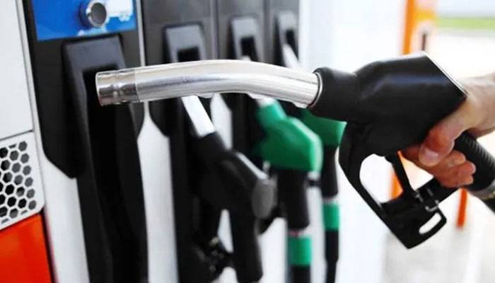 عوام کیلئے خوشخبری، پیٹرول  کی قیمت میں کتنی کمی ہوگی  ؟ اہم خبر