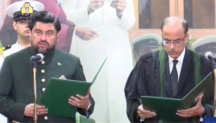 سندھ ہائیکورٹ کےقائم مقام چیف جسٹس جنیدغفار نےحلف اٹھالیا