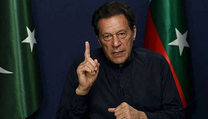 عمران خان کا 26 ویں آئینی ترمیم  کے دوران غائب رہنے  والے ارکان اسمبلی کو پارٹی سے نکلالنے کا فیصلہ 