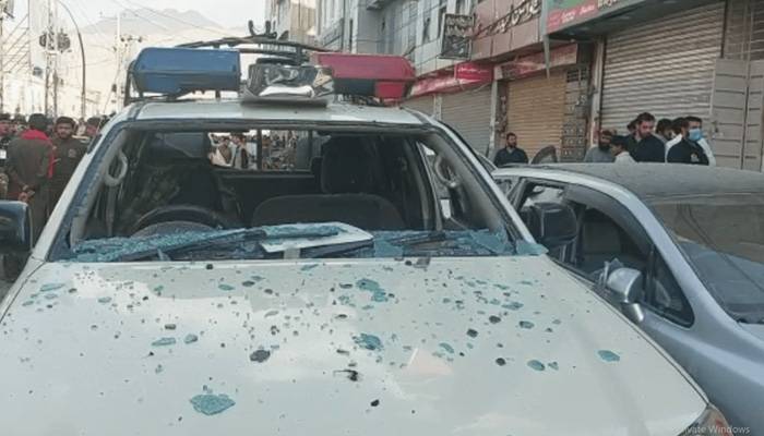 کوہاٹ:پولیس موبائل پردستی بم سے حملہ،1دہشتگردہلاک،متعدد گرفتار