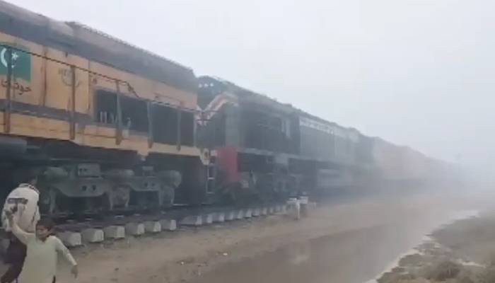 اوکاڑہ:گمبر پھاٹک کے قریب مال بردار گاڑی پٹڑی سے اتر گئی