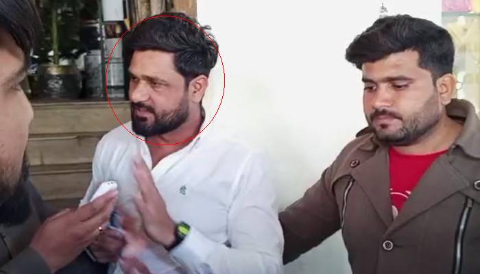 چیمپئنزٹرافی: میچ ٹکٹ بلیک میں فروخت کررہا ملزم شہریوں نے دھرلیا