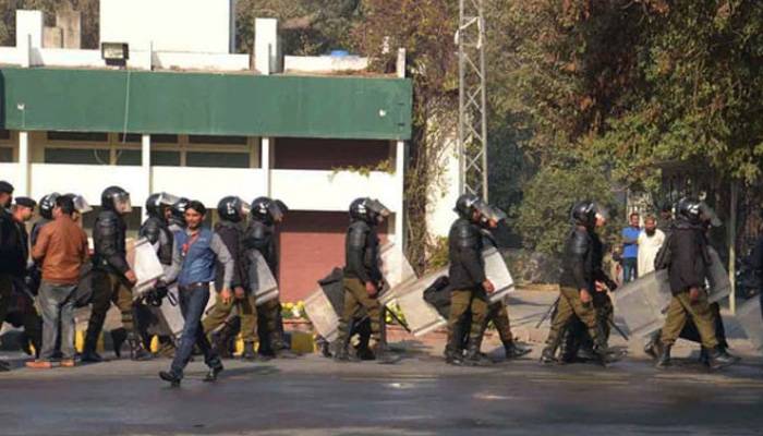 پنجاب یونیورسٹی:طلباء تنظیم کے کارکنوں کا ڈائریکٹرآئی ای آر کے دفتر پر دھاوا