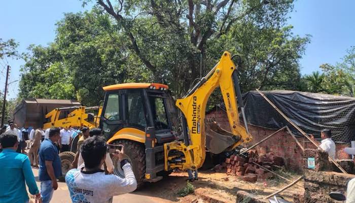  Scrap Shop Demolished After Owner Raises 'Pakistan Zindabad' in india 