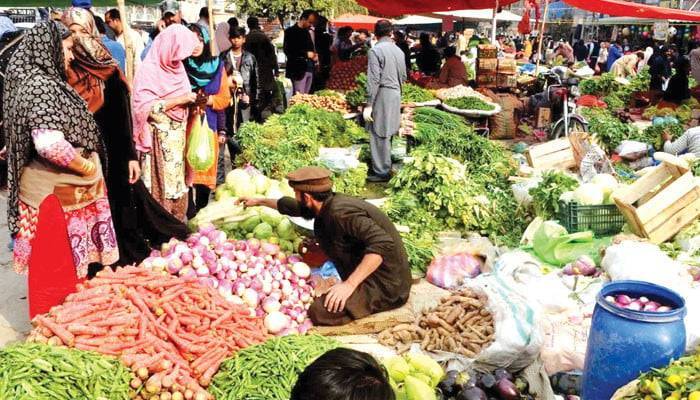 رمضان میں پھلوں اور سبزیوں کی قیمتوں کو پرلگ گئے،عوام کی پہنچ سےدور