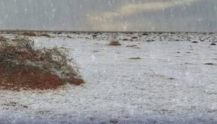 سعودی عرب: موسلادھاربارش،ژالہ باری،صحرا نےسفید چادر اوڑھ لی