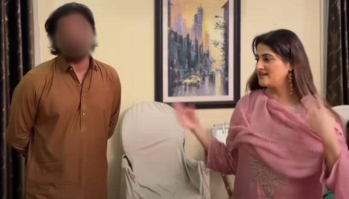 اداکارہ صاحبہ نے سیٹ پر اداکار کو تھپڑ جڑ دیا